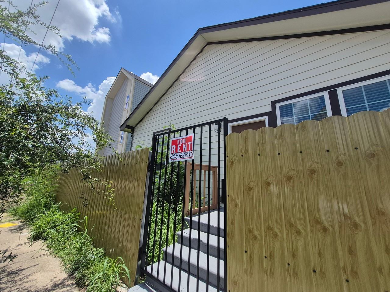 1219 Gregg St - Photo 3 of 20