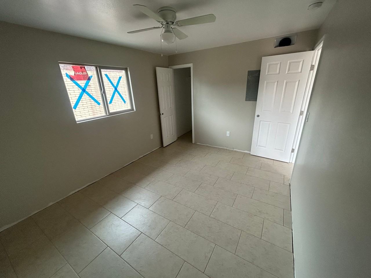 1315 W 5th St - Photo 2 of 8