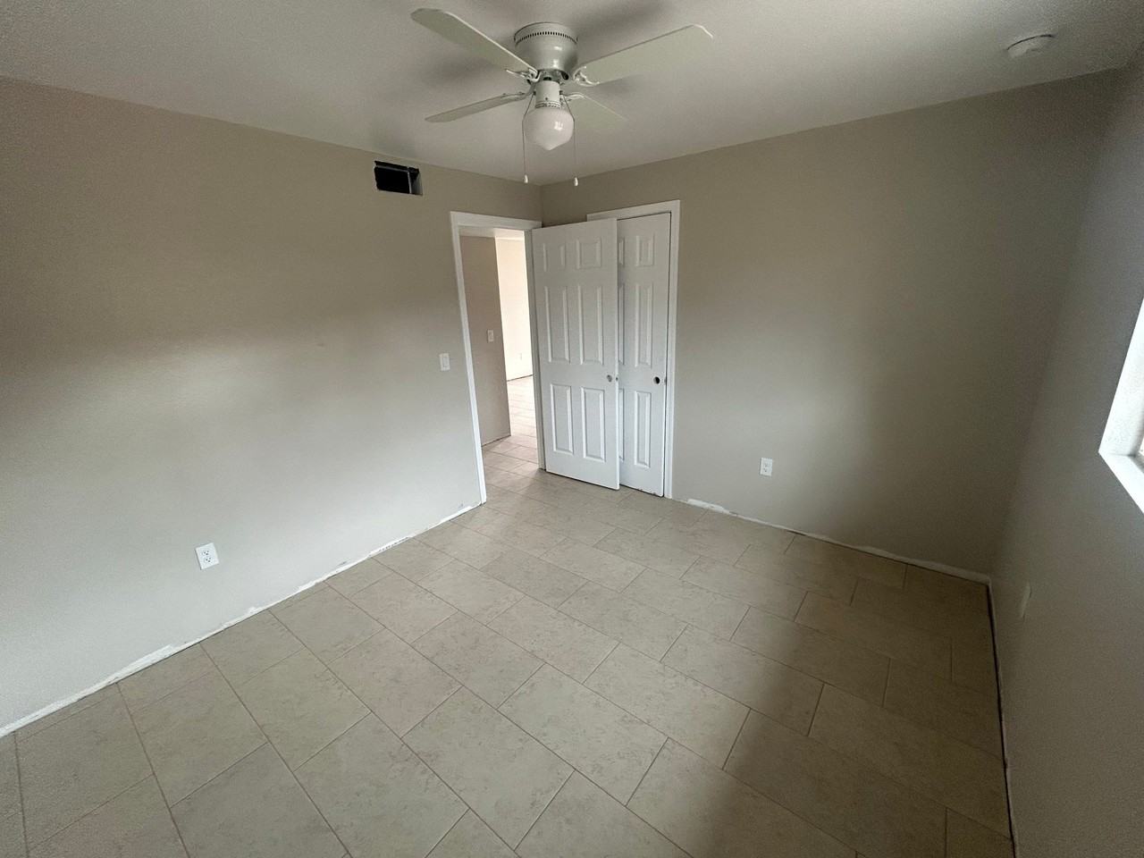1315 W 5th St - Photo 6 of 8
