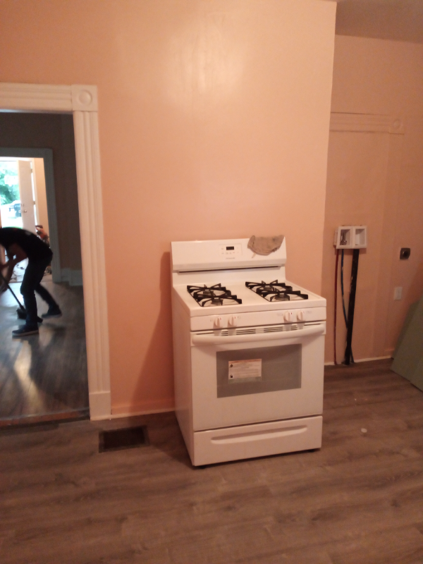 85 Alden St 1st Fl - Photo 3 of 6