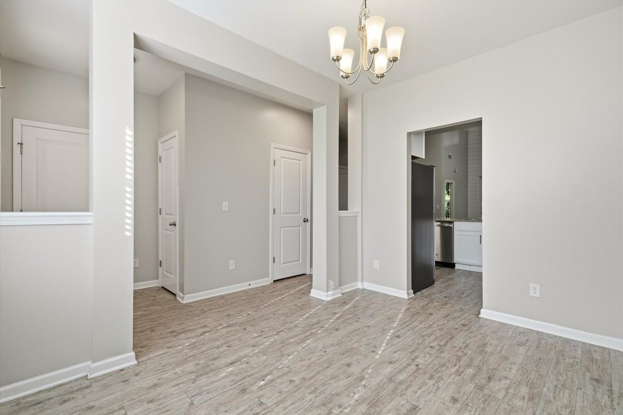 4991 Hay Bale Ct - Photo 5 of 33