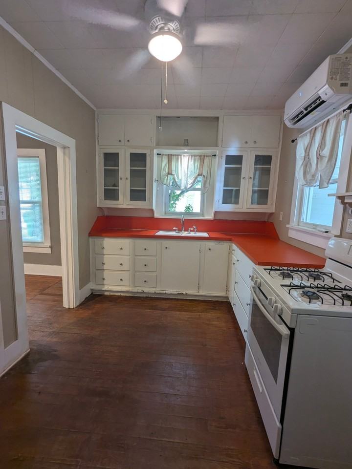 885 W Long St - Photo 6 of 9