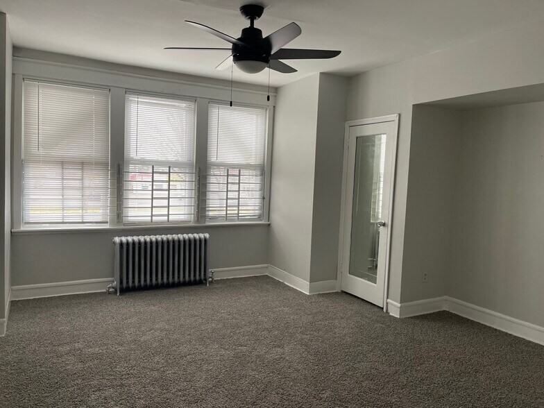 4123 E Roosevelt Blvd #2 - Photo 3 of 8