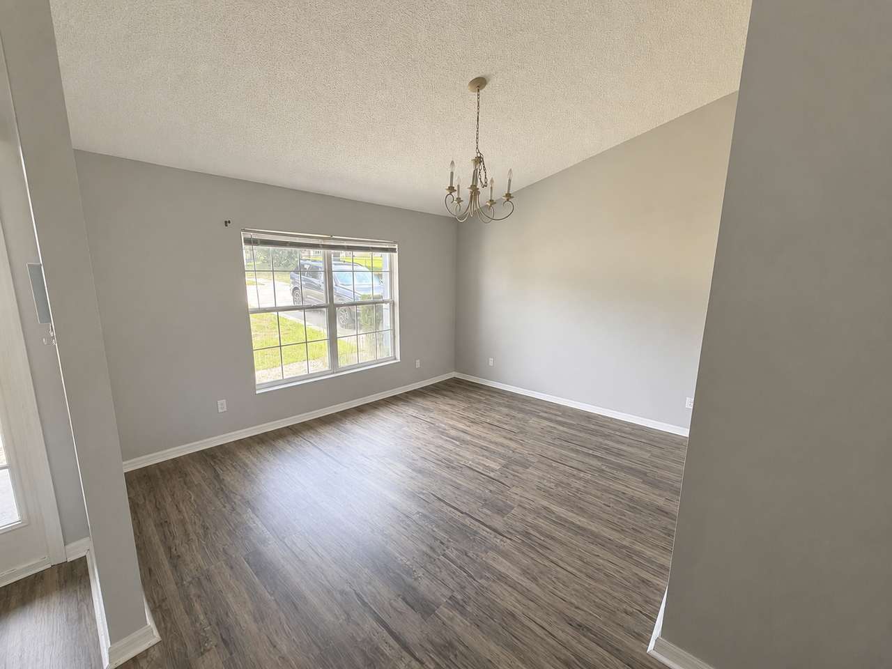 1325 Oakwood Ct #NA - Photo 3 of 23