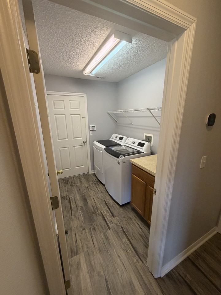 1325 Oakwood Ct #NA - Photo 7 of 23