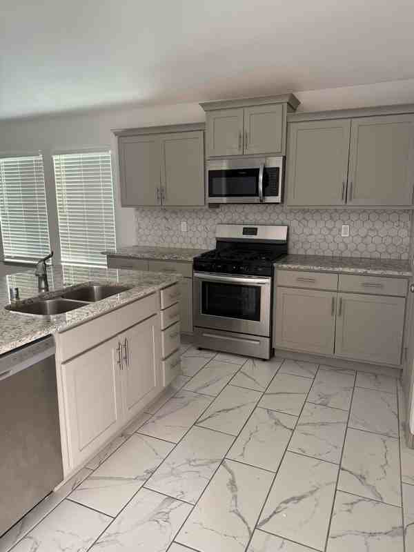 356 Frodsham St - Photo 3 of 12