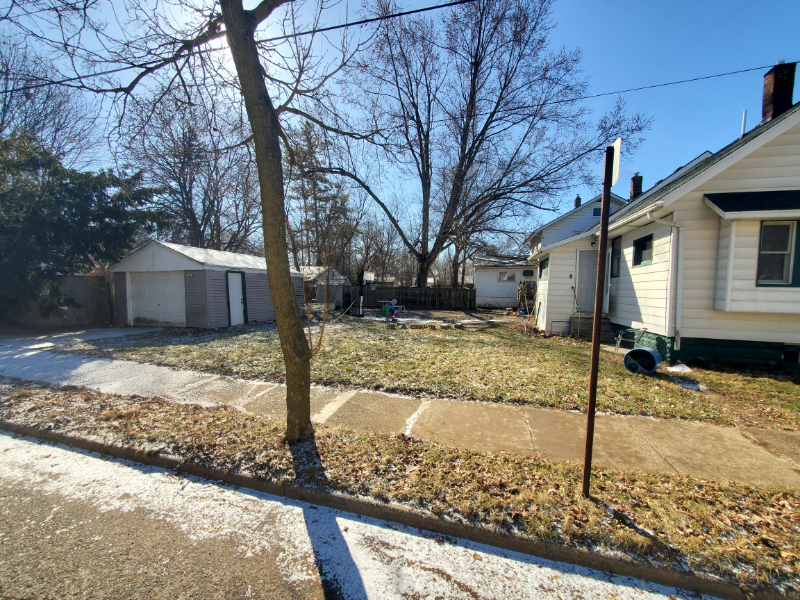 601 Lathrop St - Photo 3 of 17