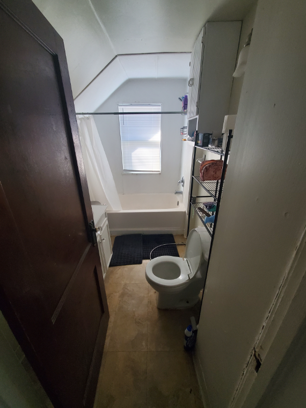 601 Lathrop St - Photo 6 of 17