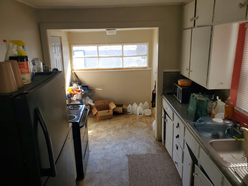 601 Lathrop St - Photo 7 of 17