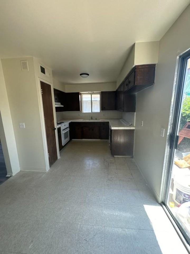 1137 W Cornell Ave #C - Photo 2 of 10
