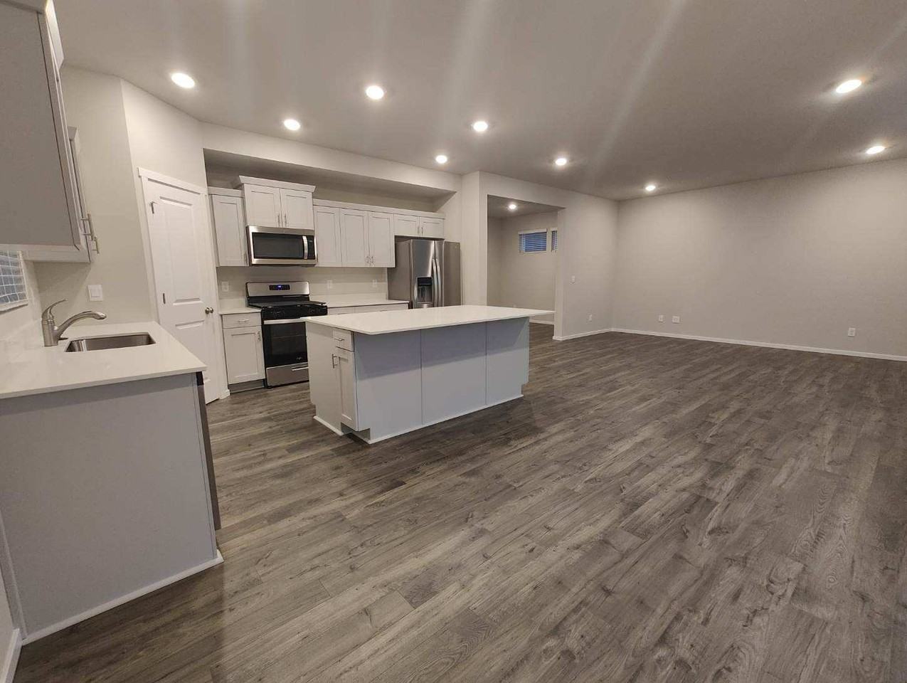 1429 Sw Pendleton Way #NA - Photo 2 of 22