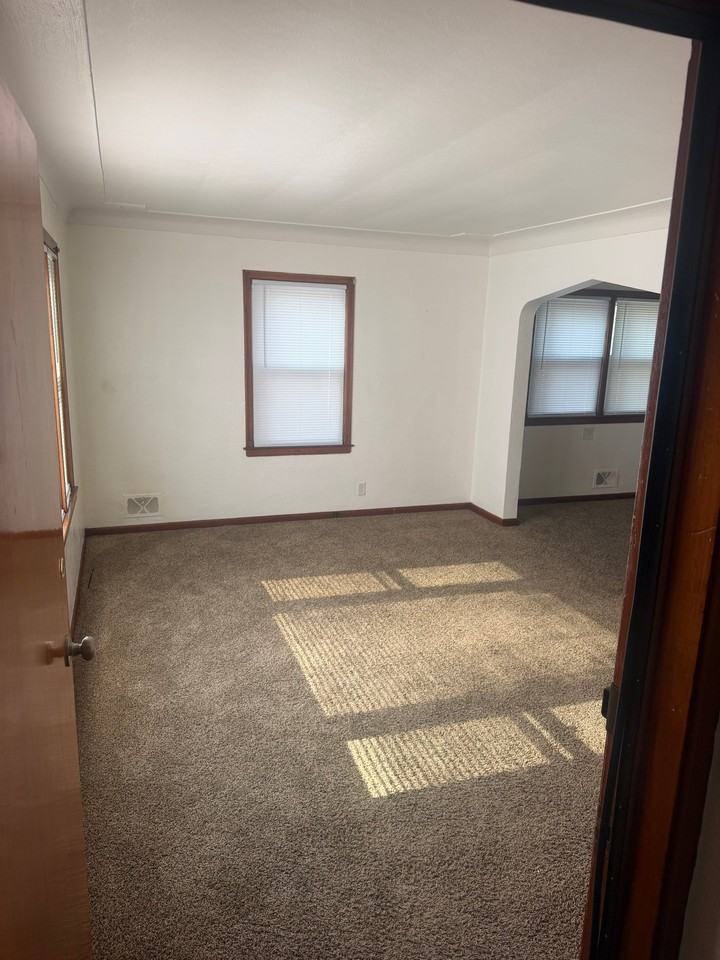 3721 Watson Ave - Photo 4 of 16