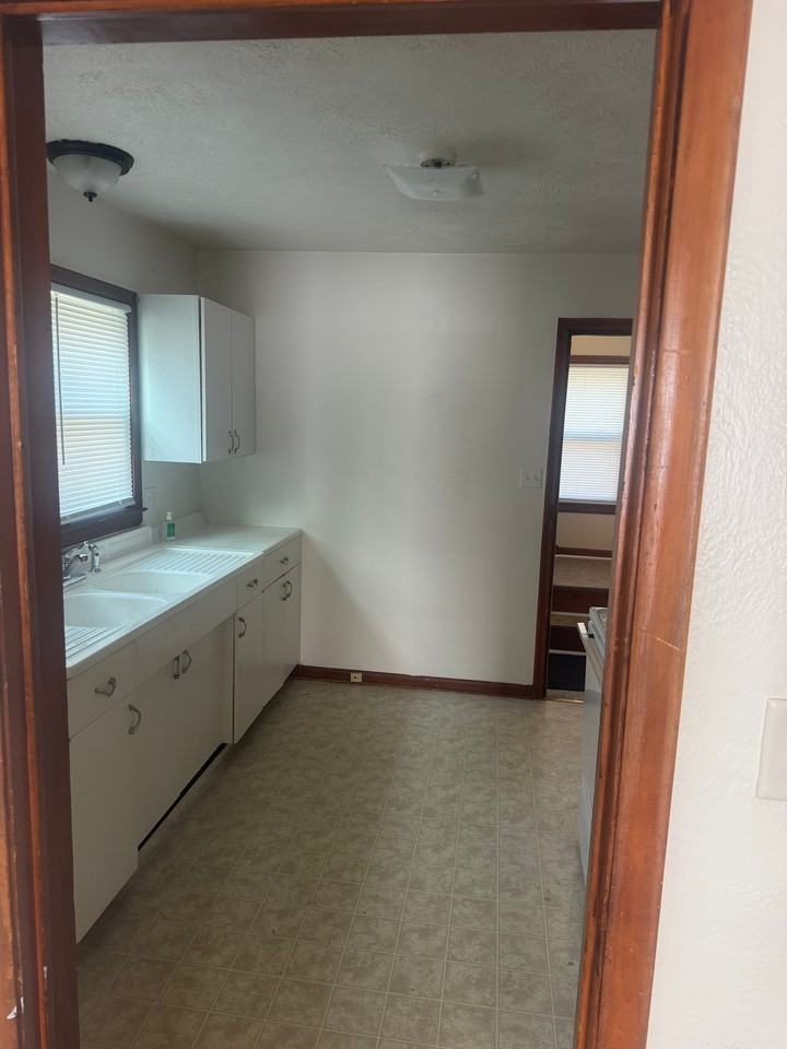 3721 Watson Ave - Photo 6 of 16