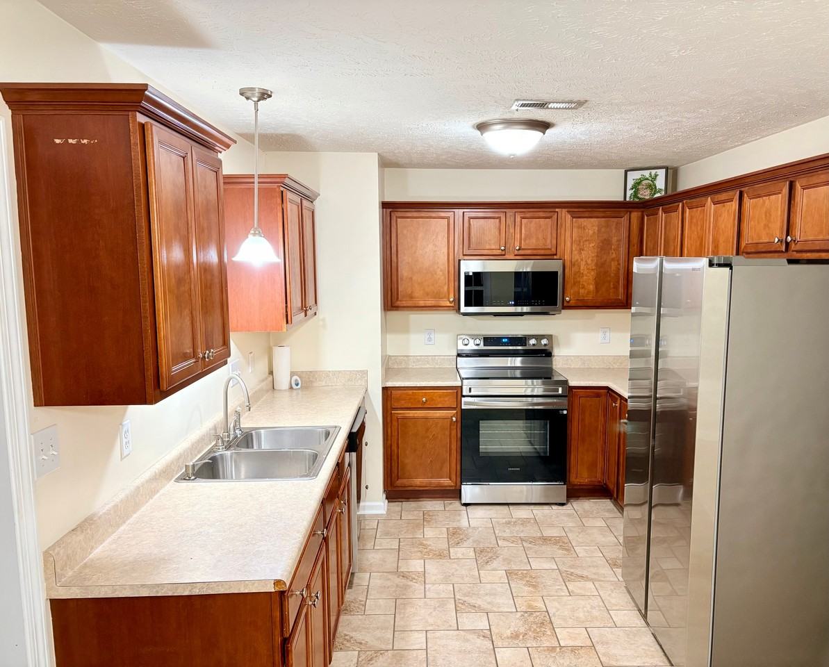 118 Eastfield Dr - Photo 3 of 12