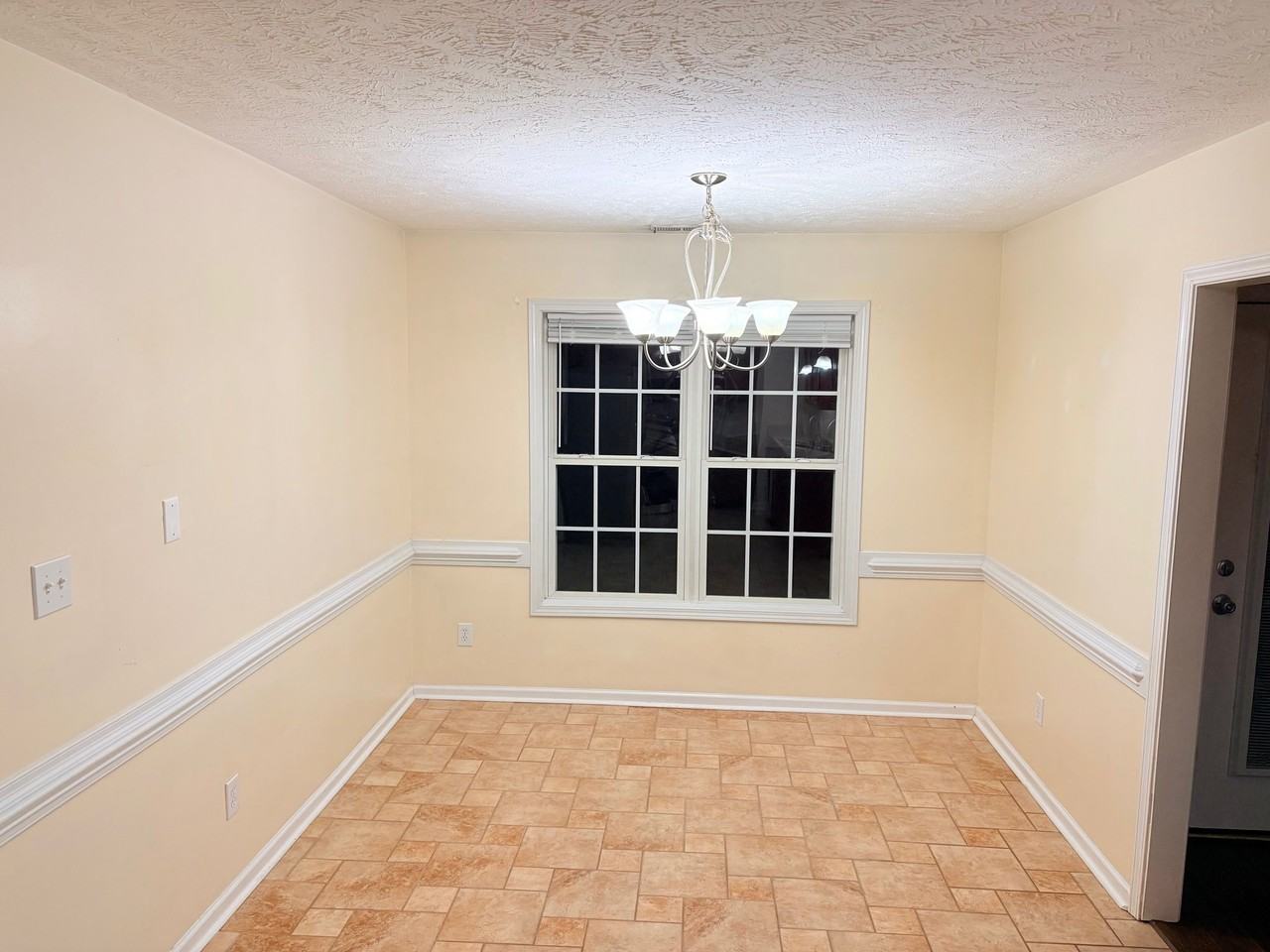 118 Eastfield Dr - Photo 4 of 12