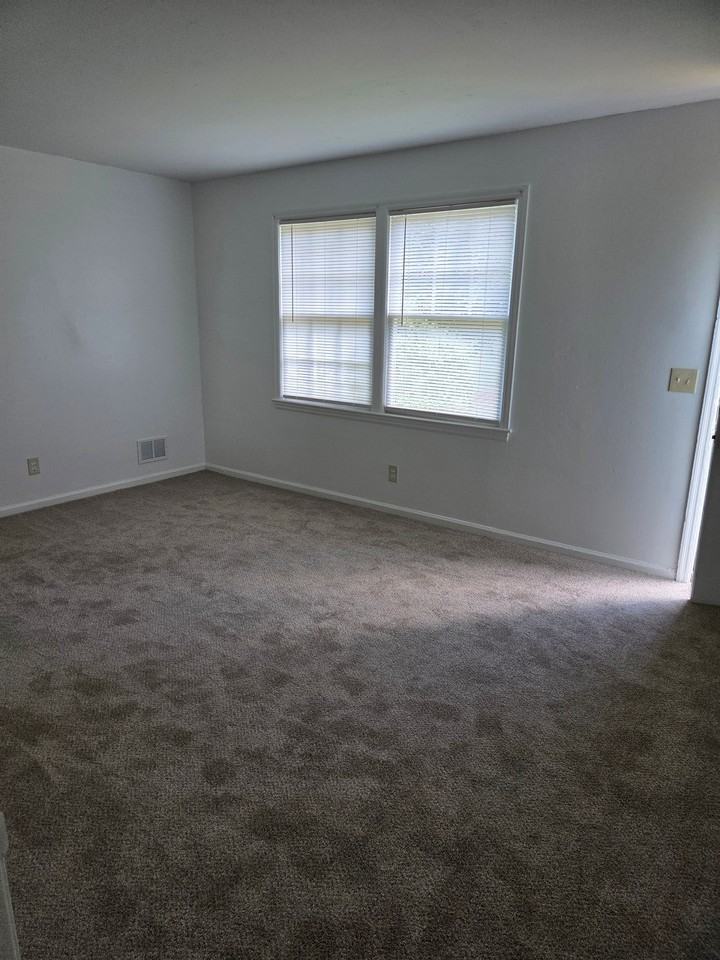 2114 Apple Valley Rd #B - Photo 2 of 4