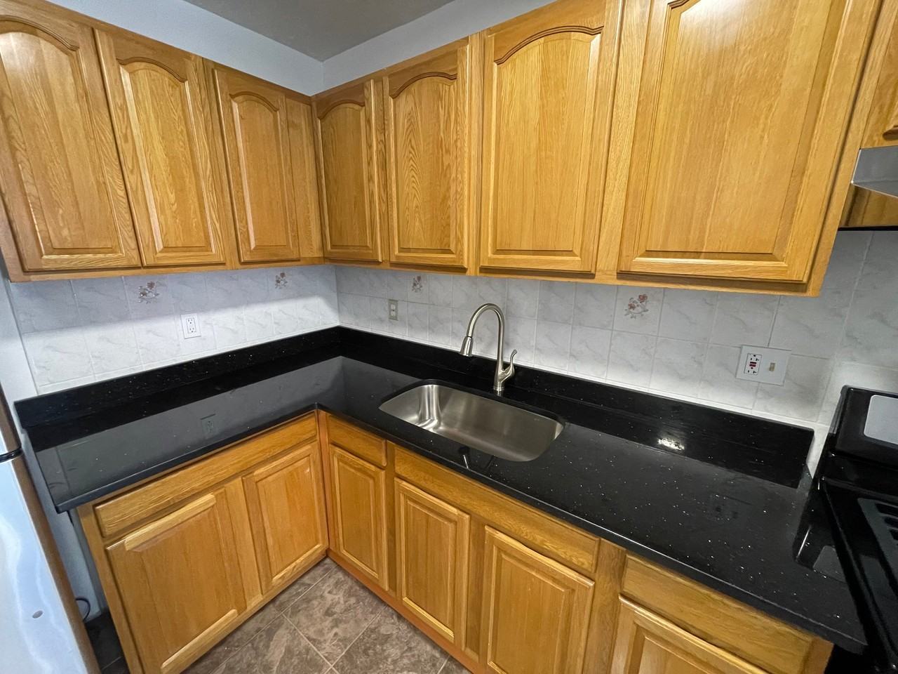 558 Hart St #2FL - Photo 2 of 12