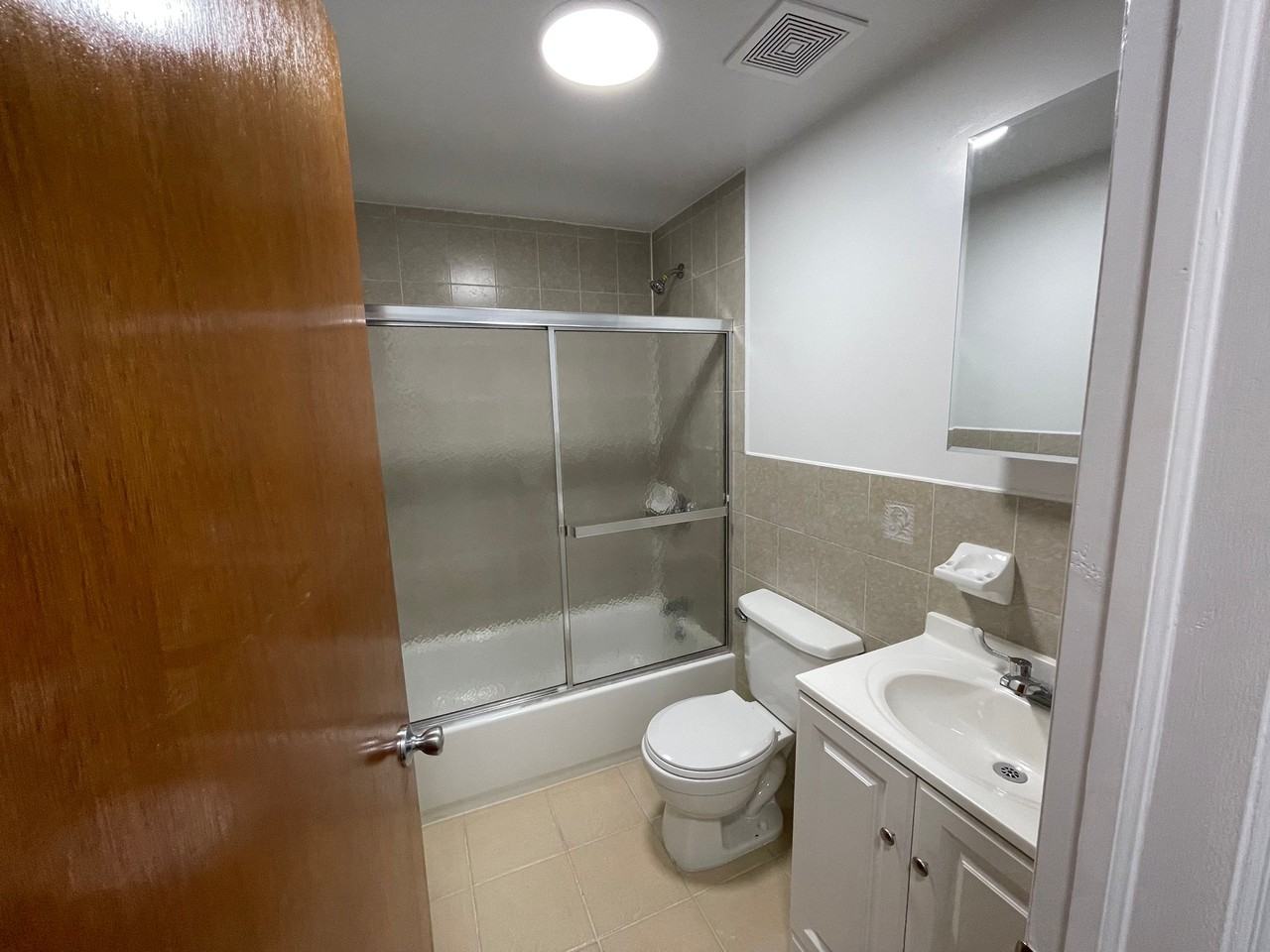 558 Hart St #2FL - Photo 5 of 12