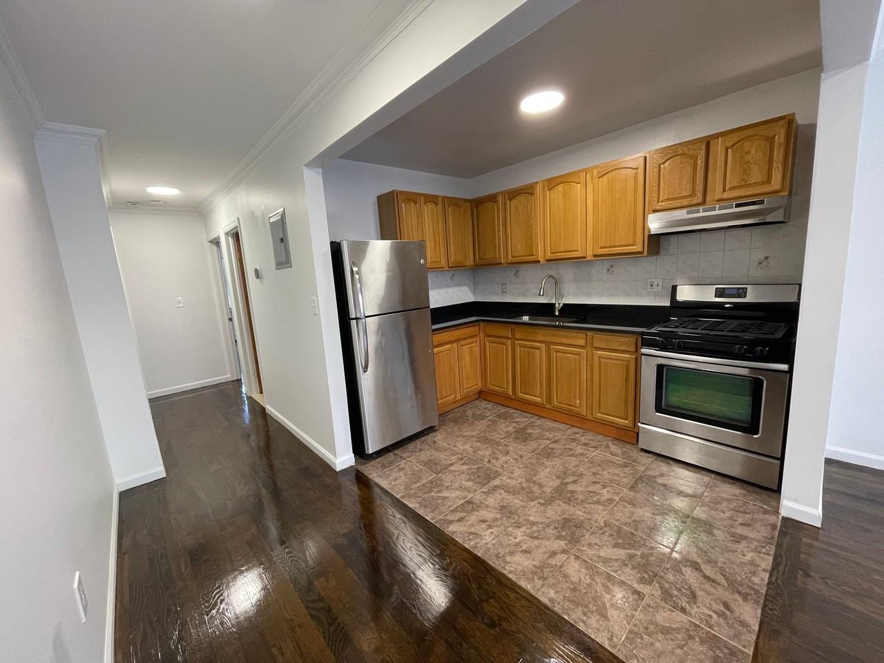 558 Hart St #2FL - Photo 6 of 12