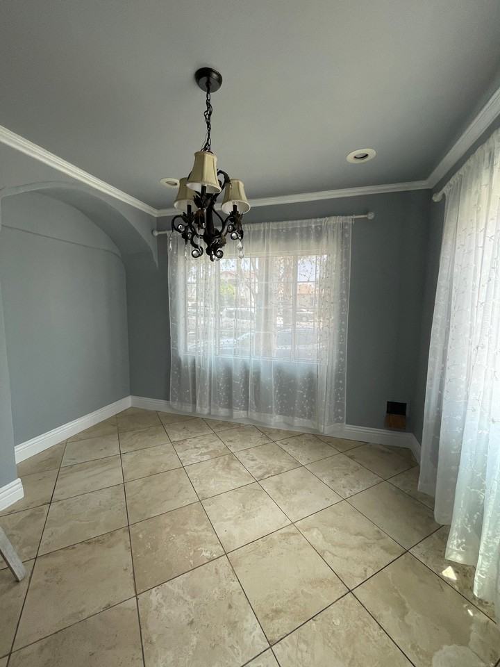 8989 California Ave - Photo 3 of 10