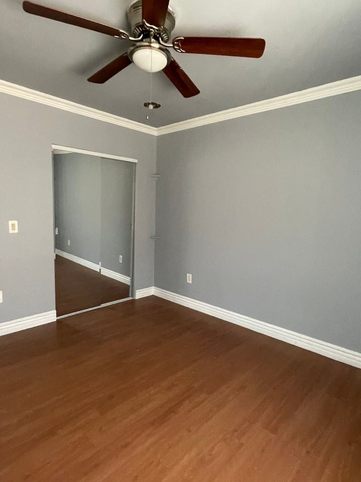 8989 California Ave - Photo 7 of 10
