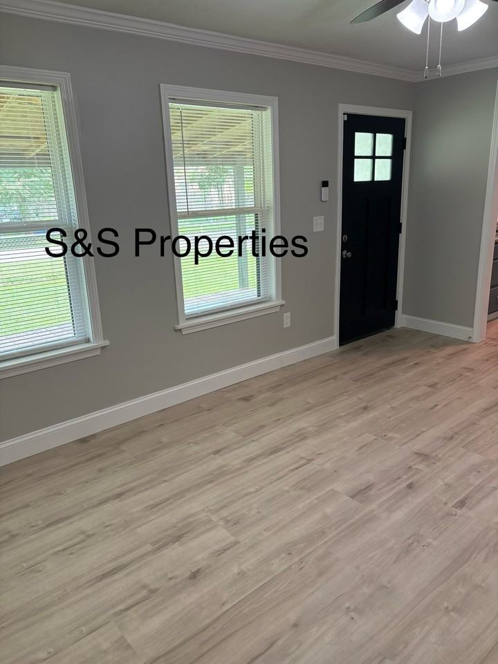 5308 W 12th St - Photo 2 of 18