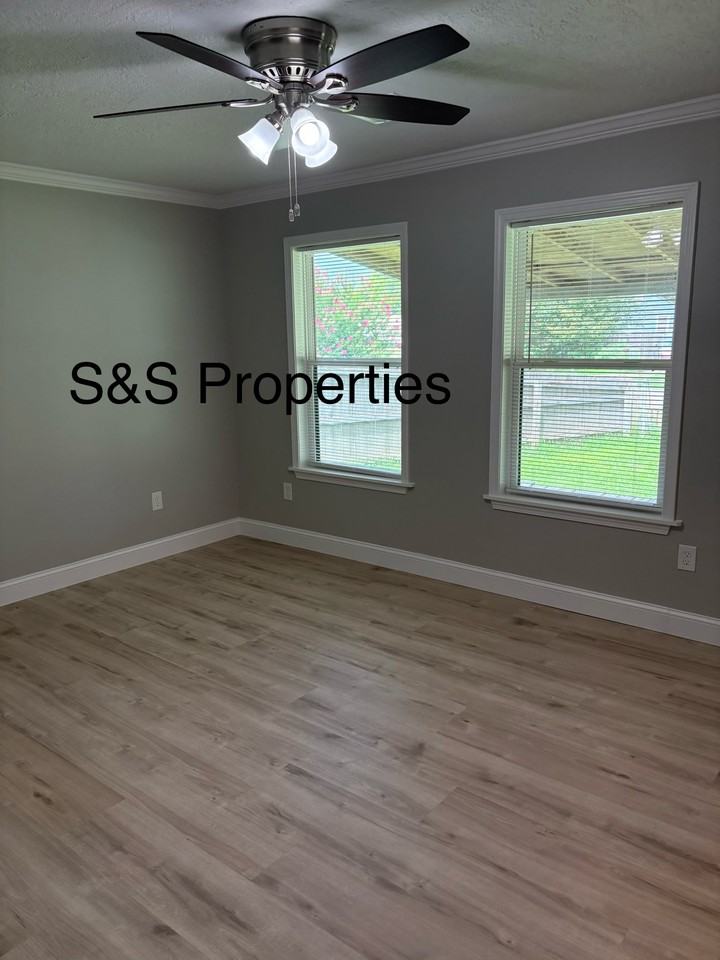 5308 W 12th St - Photo 3 of 18