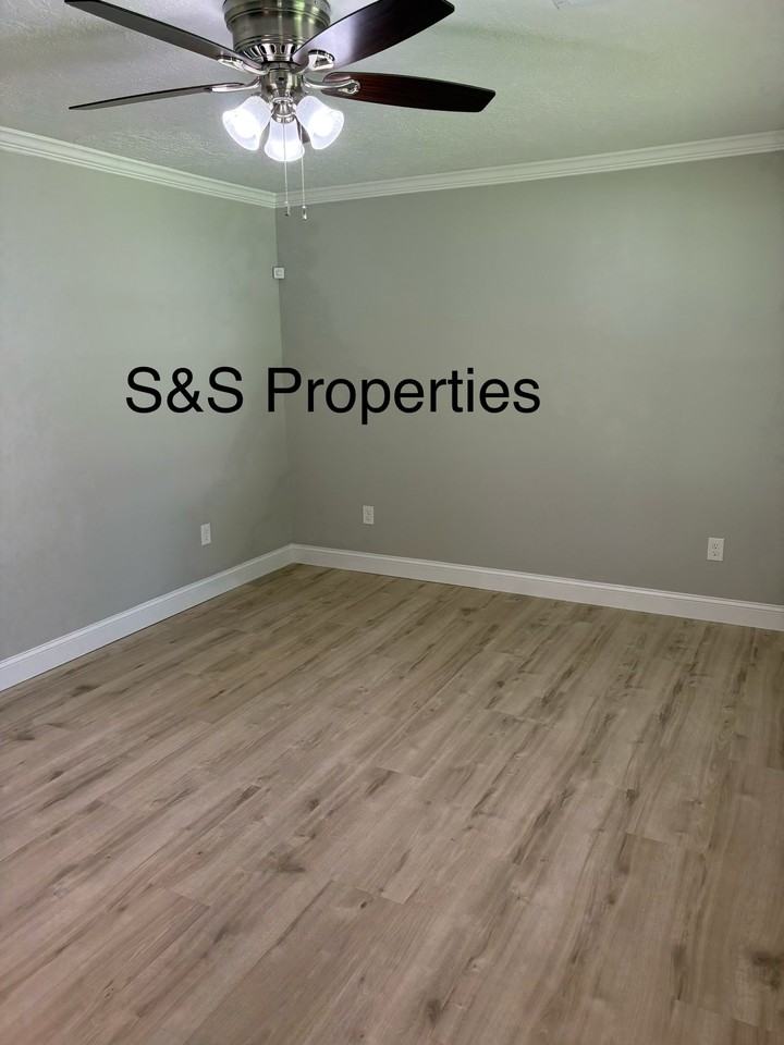 5308 W 12th St - Photo 4 of 18