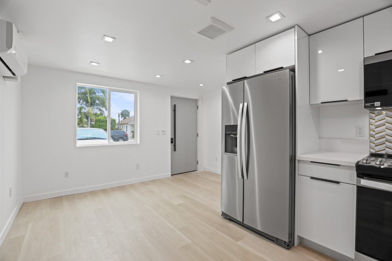 2561 W Ave #11 - Photo 4 of 35