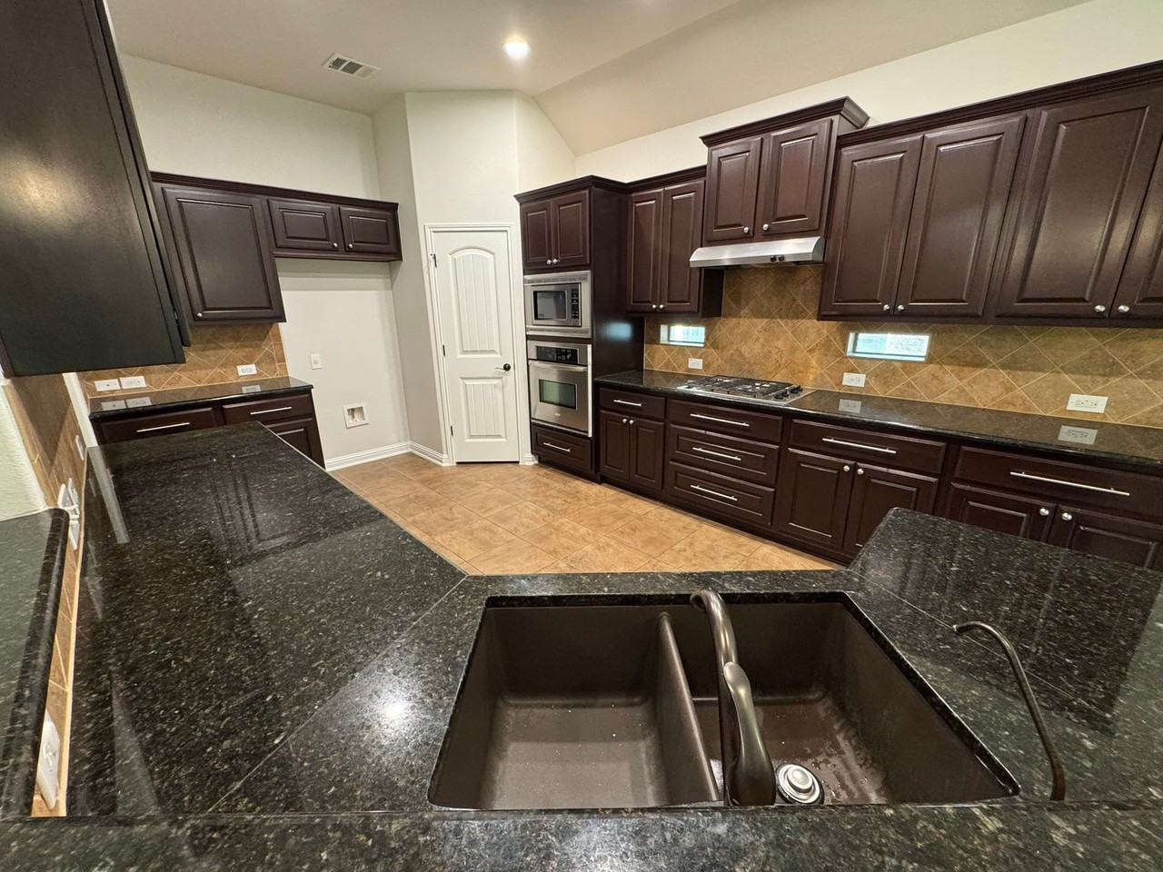 630 Wild Rose Dr - Photo 3 of 26