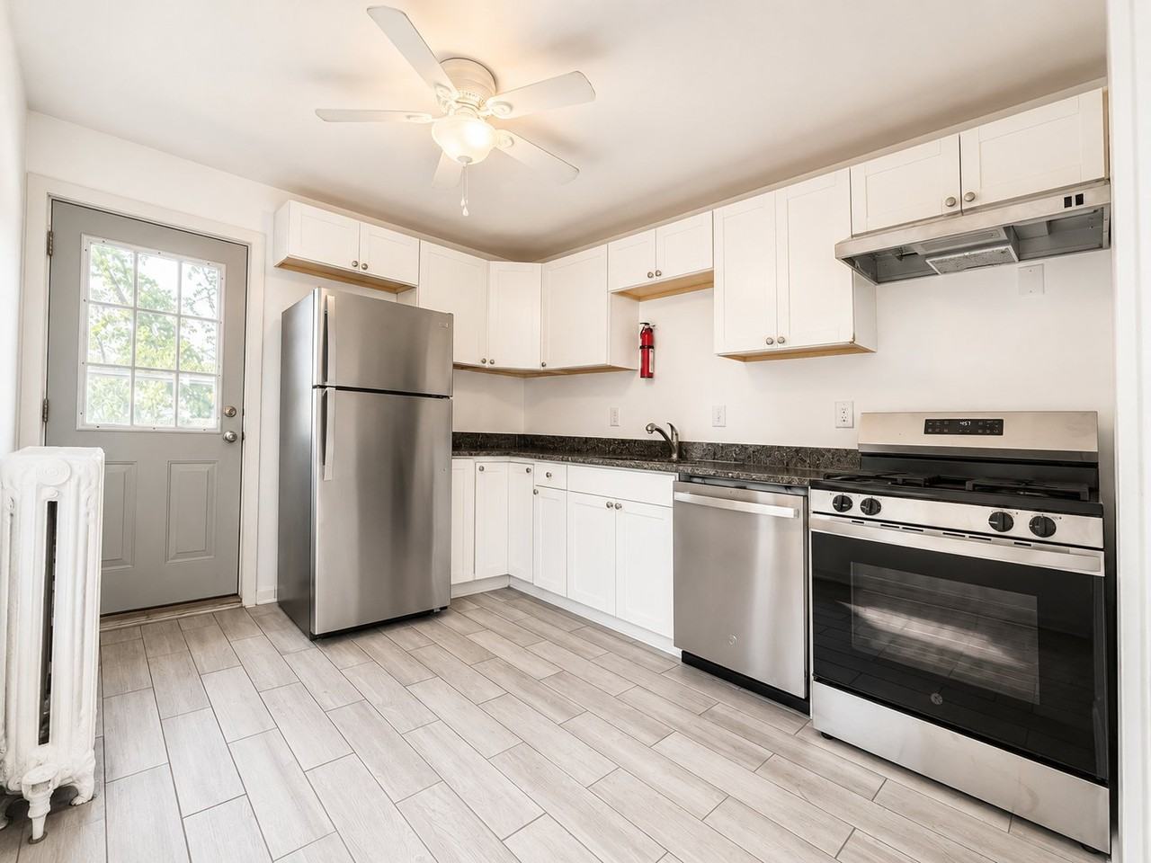 63 N Linwood Ave - Photo 3 of 9