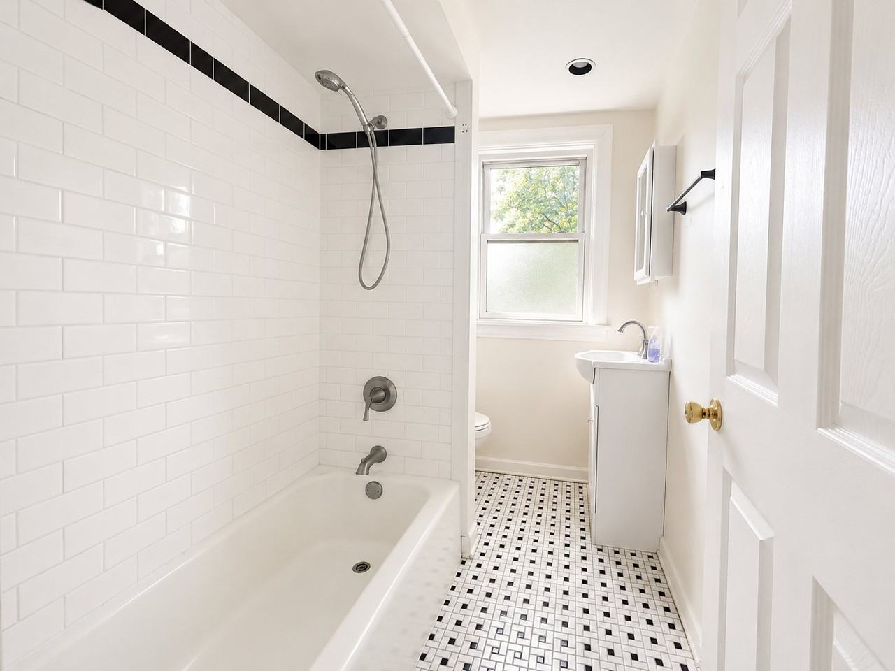 63 N Linwood Ave - Photo 7 of 9