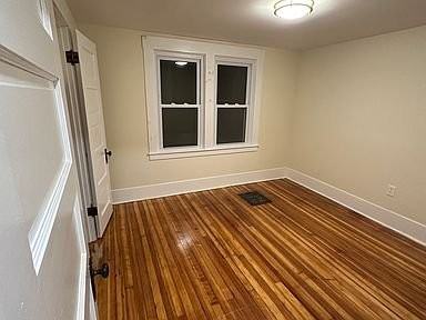 452 Whittier Ave - Photo 3 of 10