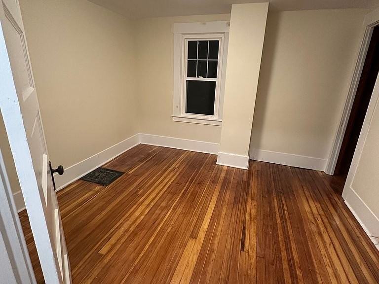 452 Whittier Ave - Photo 5 of 10