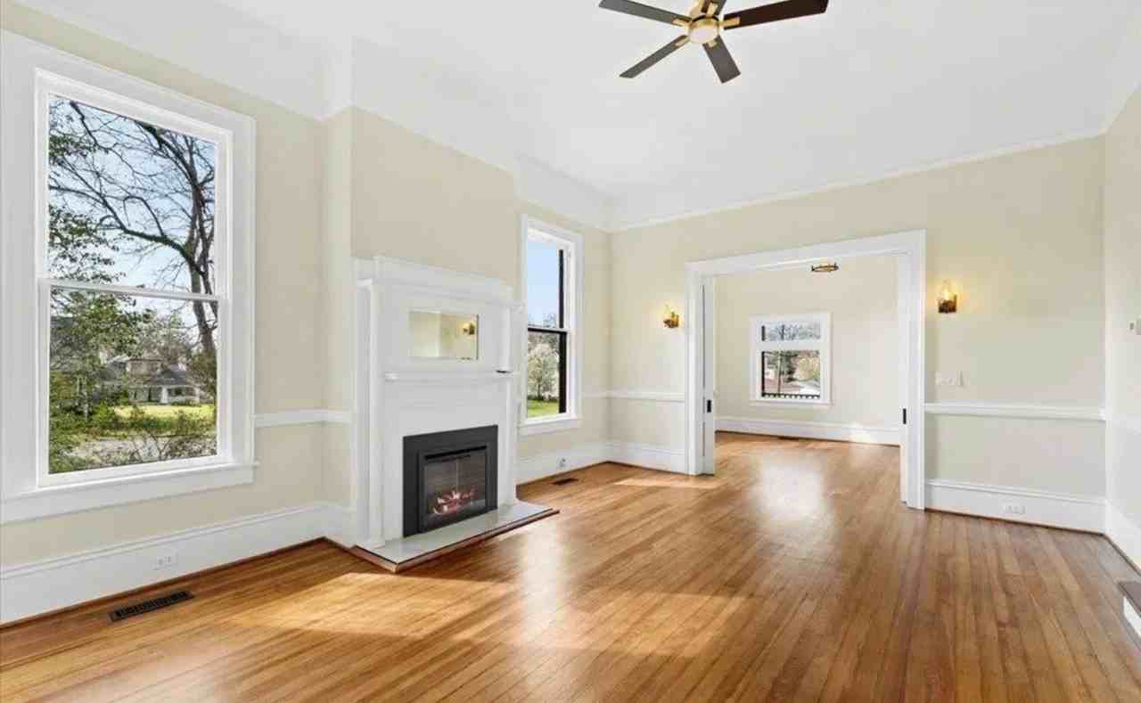 109 Margaret St - Photo 6 of 20