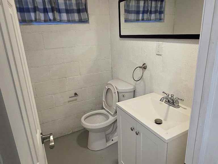 4915 Macon Rd - Photo 3 of 12