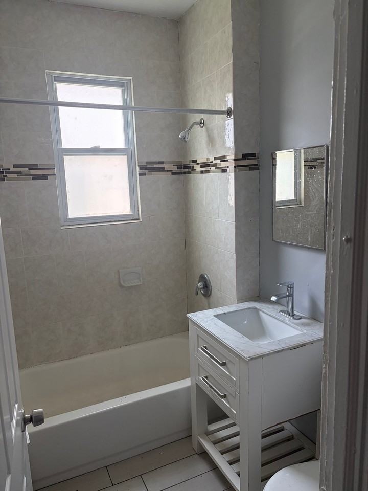 518 S 20th St #2 - Photo 3 of 3