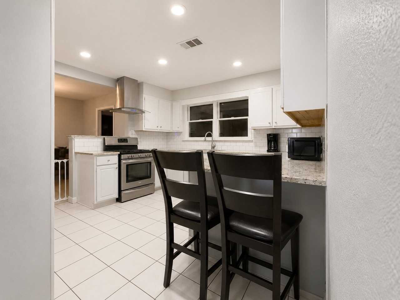 2911 S Spring St - Photo 5 of 7