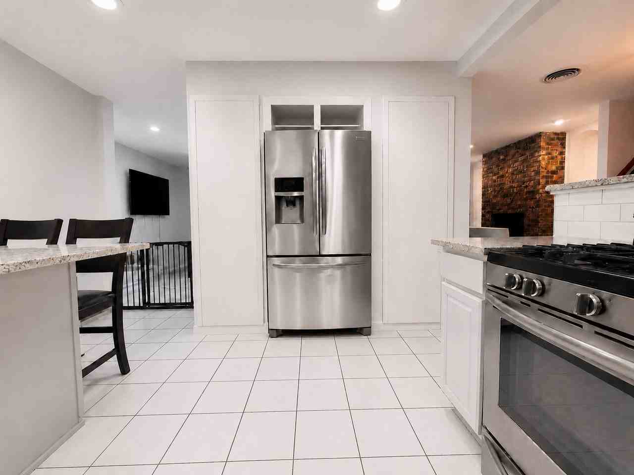 2911 S Spring St - Photo 6 of 7