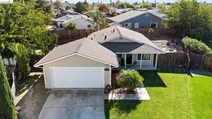 4855 Edgewood Ct - Photo 2 of 20