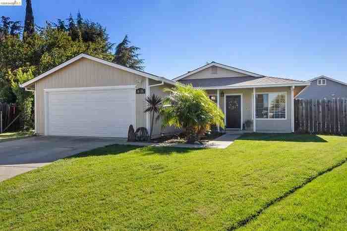 4855 Edgewood Ct - Photo 3 of 20