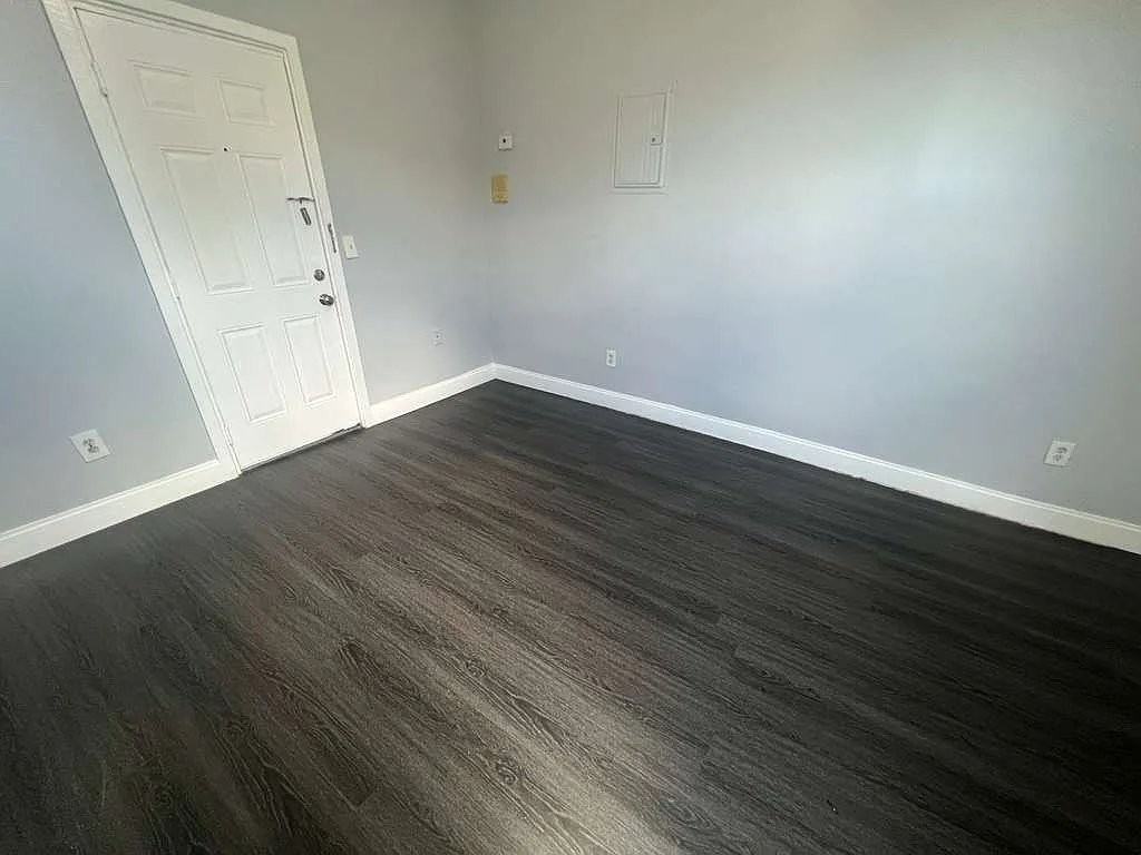 190 Hamilton Ave #8 - Photo 2 of 9