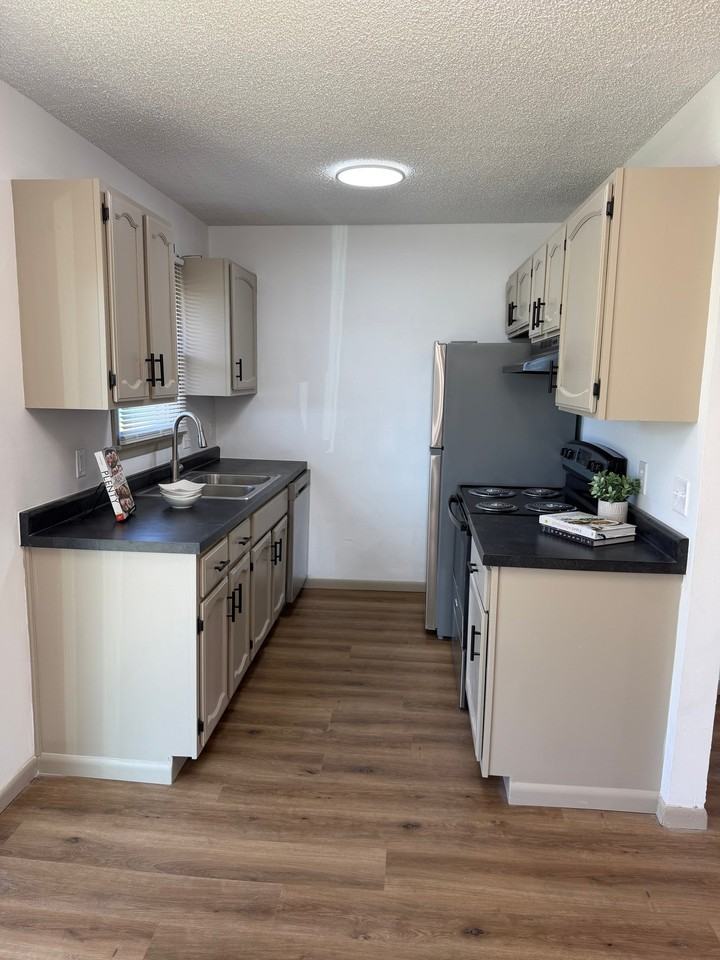 239 N Brunswick St #1 - Photo 3 of 10