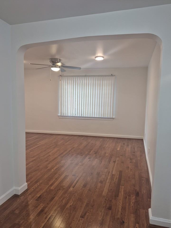 2063 Beechmont Ave #4 - Photo 3 of 18