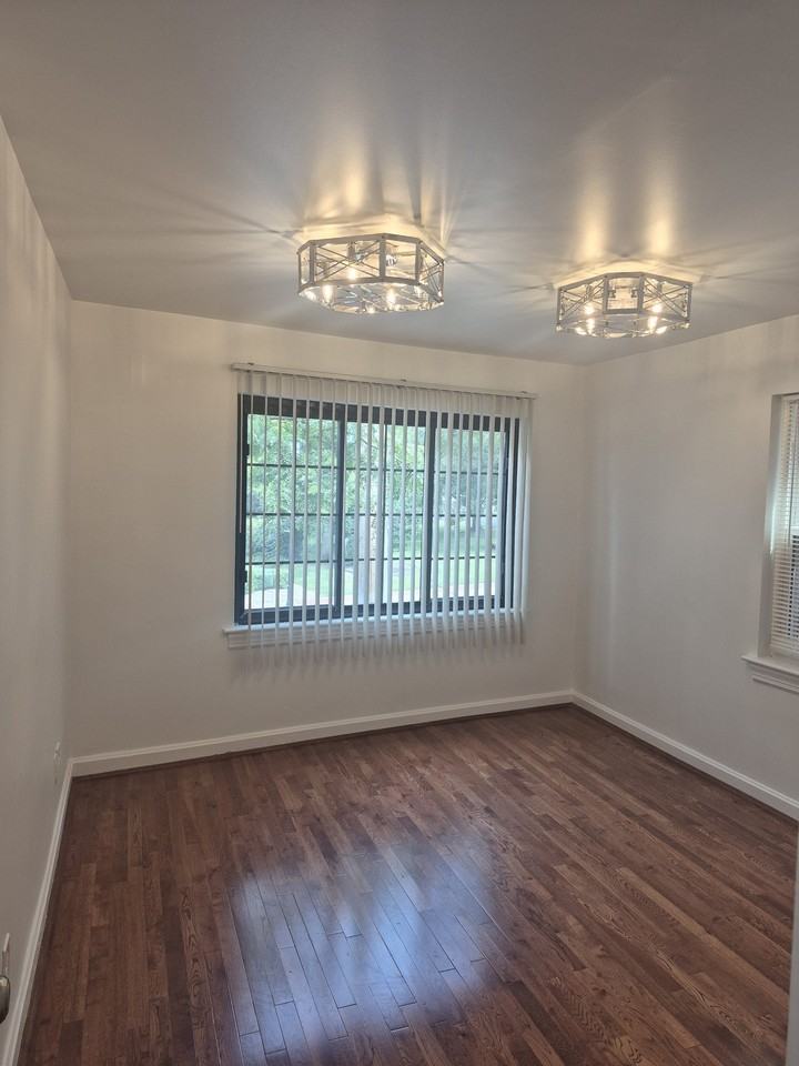 2063 Beechmont Ave #4 - Photo 4 of 18
