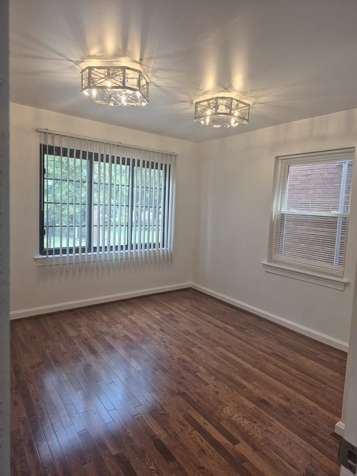 2063 Beechmont Ave #4 - Photo 5 of 18