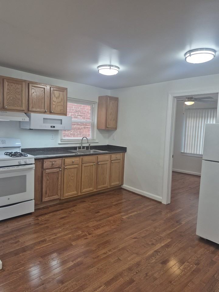 2063 Beechmont Ave #4 - Photo 6 of 18