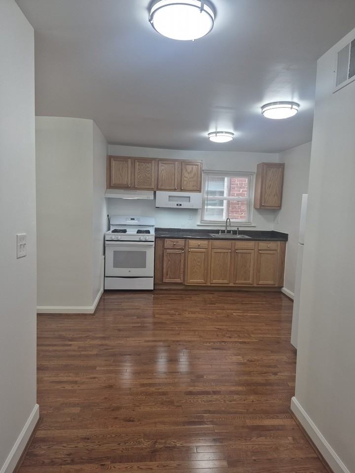 2063 Beechmont Ave #4 - Photo 7 of 18