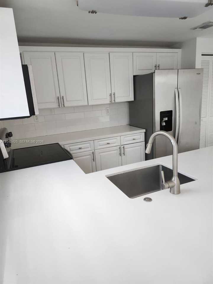 45 Nw 112th Ave - Photo 3 of 19