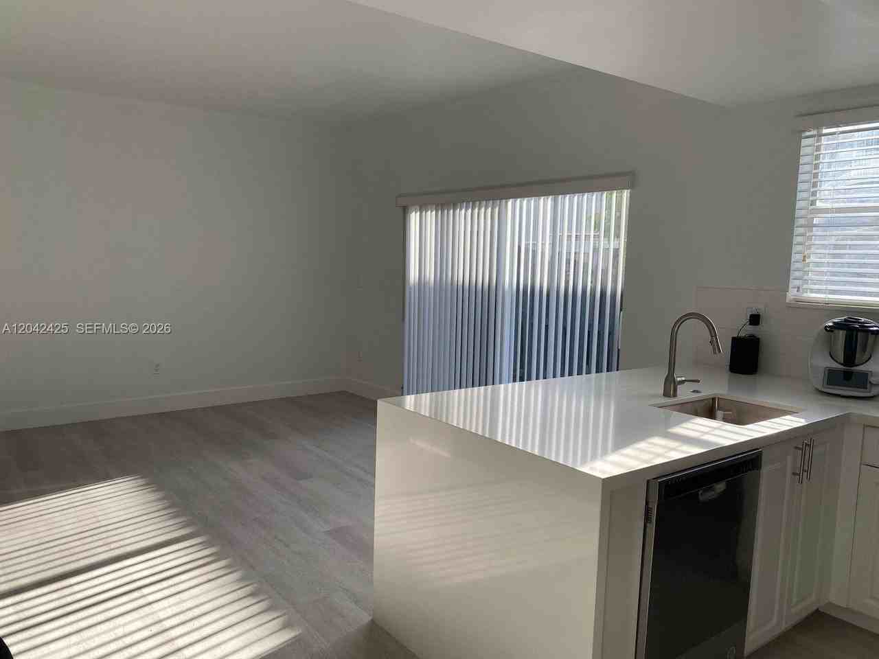 45 Nw 112th Ave - Photo 4 of 19